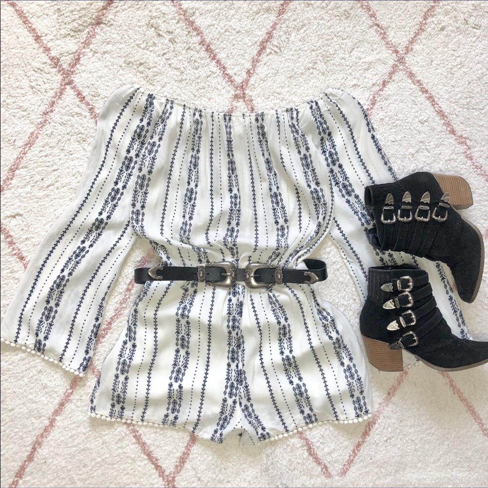✨ Final Price- Off The Shoulder Bell Sleeve Romper - Picture 4 of 4